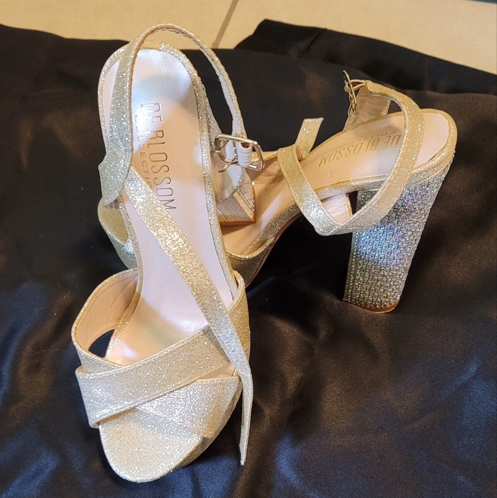Women's shoes size 8